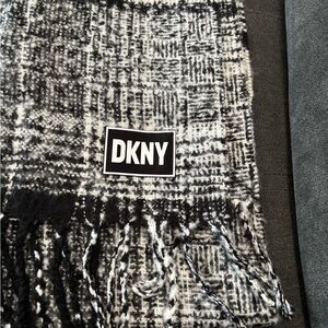 DKNY Monochrome Textured Scarf
